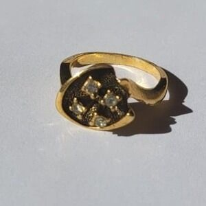 Vintage Gold Tone Ring with Sparkle Accents Size 5